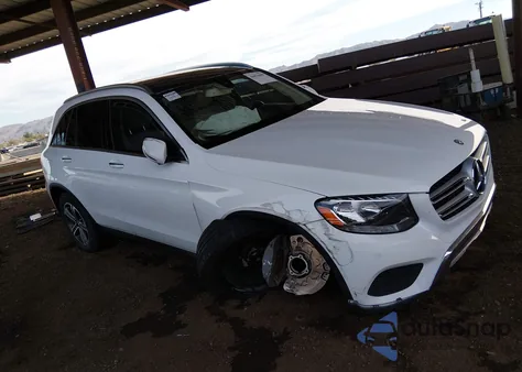 2016 Mercedes-Benz Glc 300 z USA, uszkodzony, nr VIN WDC0G4JB5GF104925